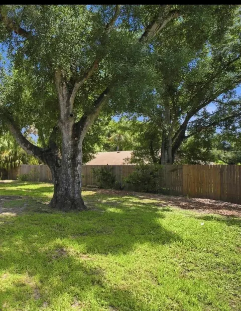 Exterior - 5717 E 11th St E, Bradenton, FL 34203 photo 8 of 8