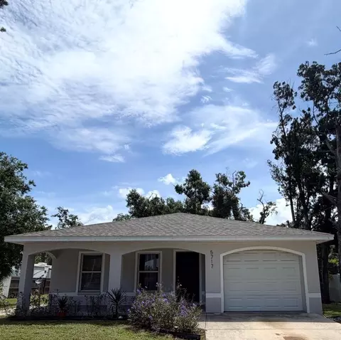 Exterior - 5717 E 11th St E, Bradenton, FL 34203 photo 4 of 8