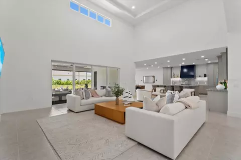 Living - 8129 Nevis Run, Bradenton, FL 34202 photo 2 of 3