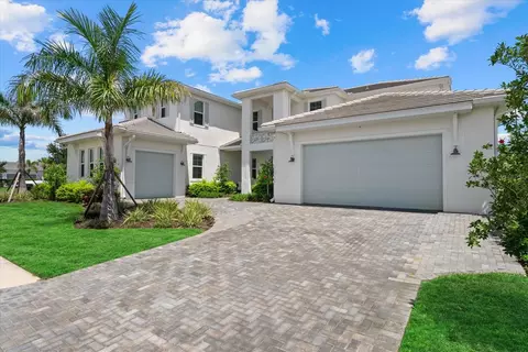 Exterior - 8129 Nevis Run, Bradenton, FL 34202 photo 3 of 17