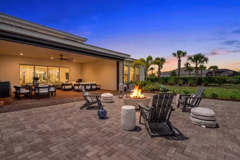 Exterior - 8129 Nevis Run, Bradenton, FL 34202 photo 8 of 17
