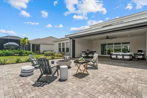 Exterior - 8129 Nevis Run, Bradenton, FL 34202 photo 7 of 17