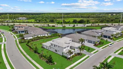 View/Area - 8129 Nevis Run, Bradenton, FL 34202 photo 4 of 25