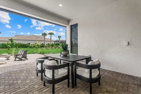 Exterior - 8129 Nevis Run, Bradenton, FL 34202 photo 5 of 17