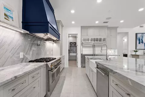 Kitchen - 8129 Nevis Run, Bradenton, FL 34202 photo 8 of 10
