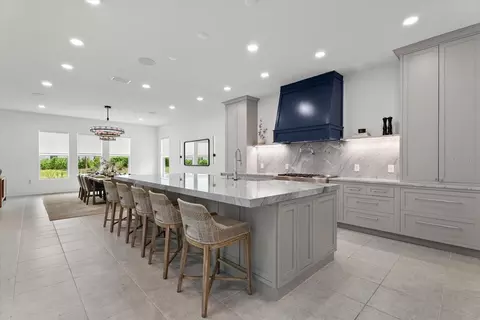 Kitchen - 8129 Nevis Run, Bradenton, FL 34202 photo 4 of 10