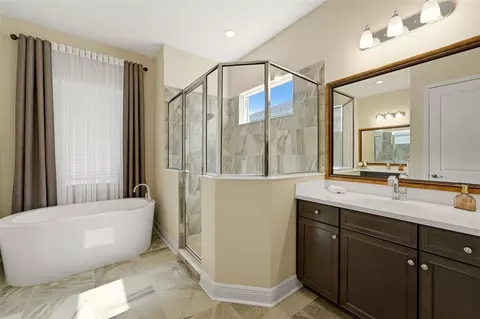 Bath - 14319 Skipping Stone Loop, Parrish, FL 34219 photo 1 of 4