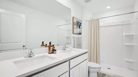 Bath - 1134 Bourbon Ave, Parrish, FL 34219 photo 1 of 2