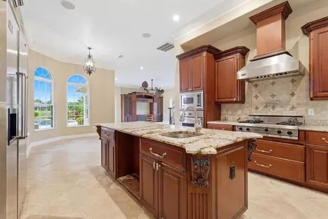 Kitchen - 1304 Jumana Loop, Apollo Beach, FL 33572 photo 2 of 2
