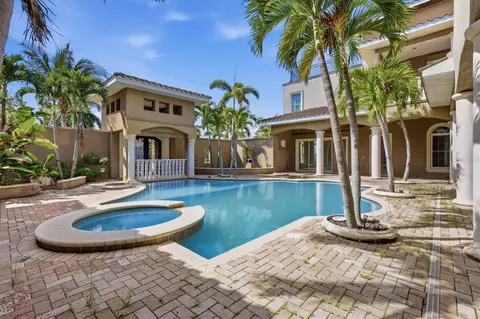 Exterior - 1304 Jumana Loop, Apollo Beach, FL 33572 photo 4 of 7