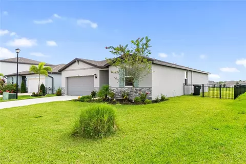 Exterior - 7124 Amelia River Dr, Parrish, FL 34219 photo 4 of 11