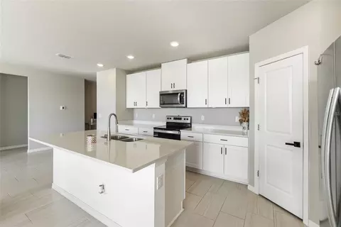 Kitchen - 7124 Amelia River Dr, Parrish, FL 34219 photo 3 of 3