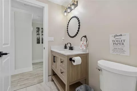 Bath - 403 63rd St, Holmes Beach, FL 34217 photo 6 of 6