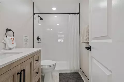 Bath - 403 63rd St, Holmes Beach, FL 34217 photo 1 of 6