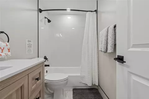 Bath - 403 63rd St, Holmes Beach, FL 34217 photo 5 of 6