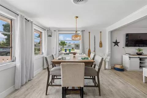 Dining - 403 63rd St, Holmes Beach, FL 34217 photo 1 of 3