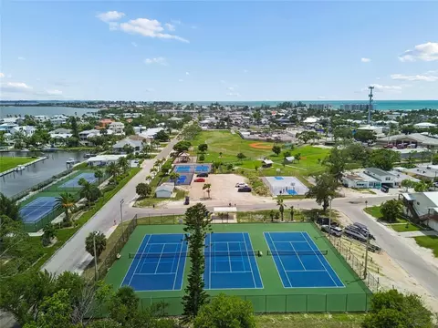 View/Area - 403 63rd St, Holmes Beach, FL 34217 photo 5 of 26