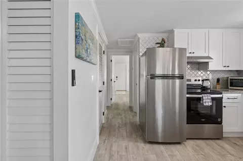 Entry Way - 403 63rd St, Holmes Beach, FL 34217 photo 2 of 3