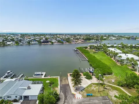 View/Area - 403 63rd St, Holmes Beach, FL 34217 photo 2 of 26