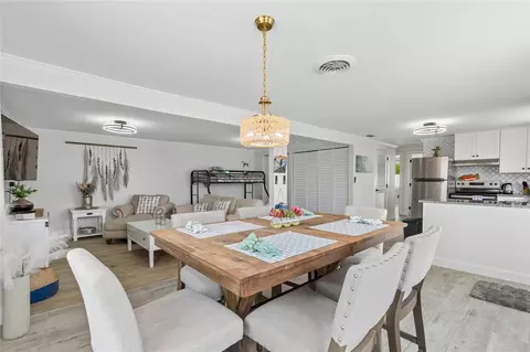 Dining - 403 63rd St, Holmes Beach, FL 34217 photo 2 of 3