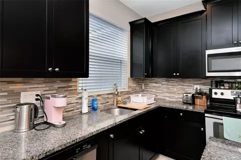 Kitchen - 12455 Trailhead Dr, Bradenton, FL 34211 photo 6 of 8
