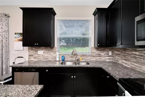Kitchen - 12455 Trailhead Dr, Bradenton, FL 34211 photo 4 of 8