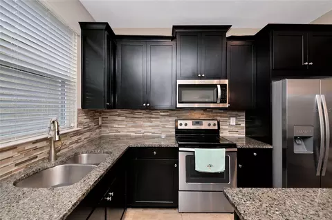 Kitchen - 12455 Trailhead Dr, Bradenton, FL 34211 photo 8 of 8