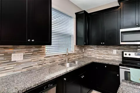 Kitchen - 12455 Trailhead Dr, Bradenton, FL 34211 photo 7 of 8