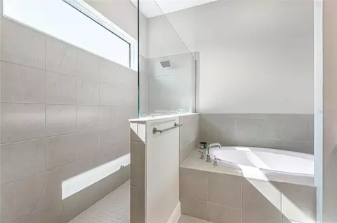 Bath - 4316 Sea Marsh Pl, Parrish, FL 34219 photo 2 of 3