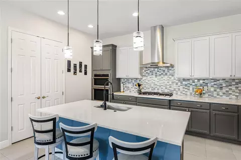 Kitchen - 4316 Sea Marsh Pl, Parrish, FL 34219 photo 3 of 5