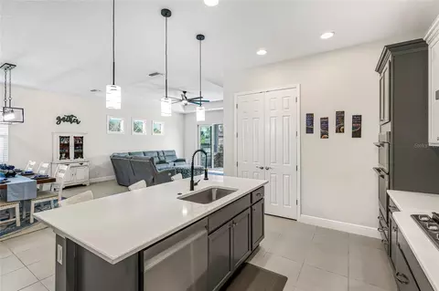 Kitchen - 4316 Sea Marsh Pl, Parrish, FL 34219 photo 4 of 5