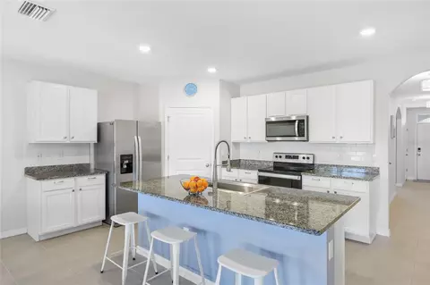Kitchen - 2721 Greenleaf Ter, Parrish, FL 34219 photo 2 of 3
