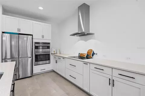 Kitchen - 1024 Fernleaf Run, Bradenton, FL 34212 photo 4 of 7