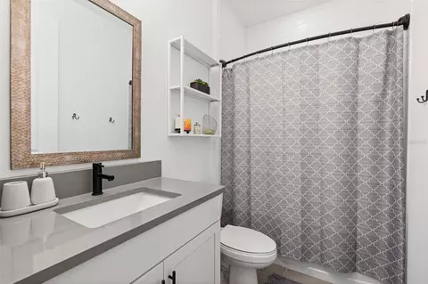 Bath - 1024 Fernleaf Run, Bradenton, FL 34212 photo 4 of 5