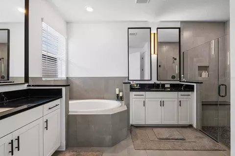 Bath - 1024 Fernleaf Run, Bradenton, FL 34212 photo 1 of 5