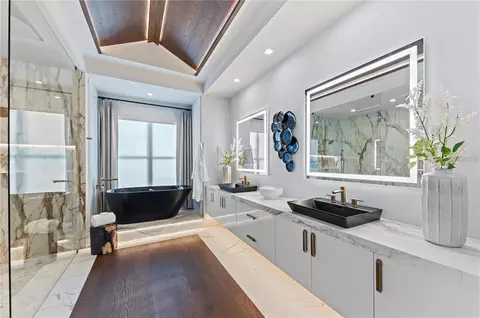 Bath - 800 Blue Shell Loop, Sarasota, FL 34240 photo 1 of 7