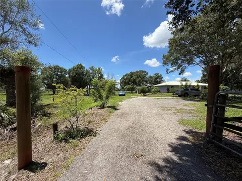 Exterior - 2015 NW 46th Ave, Okeechobee, FL 34972 photo 4 of 42