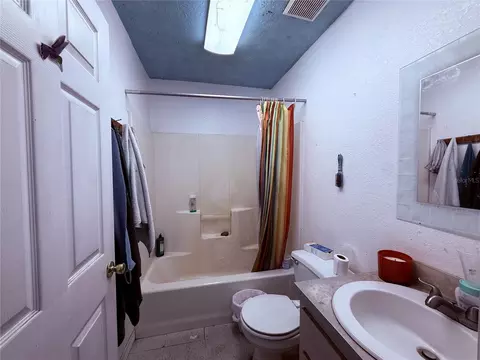 Bath - 2015 NW 46th Ave, Okeechobee, FL 34972 photo 1 of 4