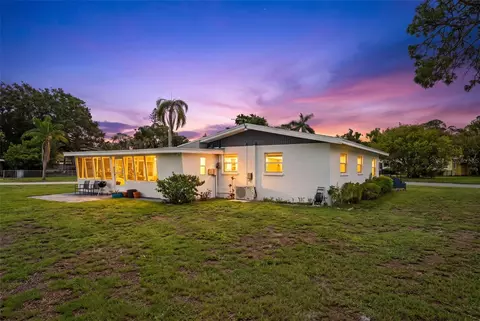 Exterior - 2237 2nd Ave E, Bradenton, FL 34208 photo 3 of 7