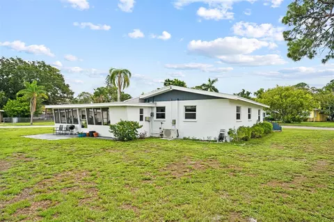 Exterior - 2237 2nd Ave E, Bradenton, FL 34208 photo 4 of 7
