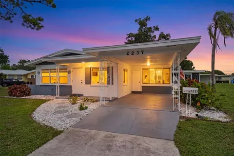 Exterior - 2237 2nd Ave E, Bradenton, FL 34208 photo 2 of 7
