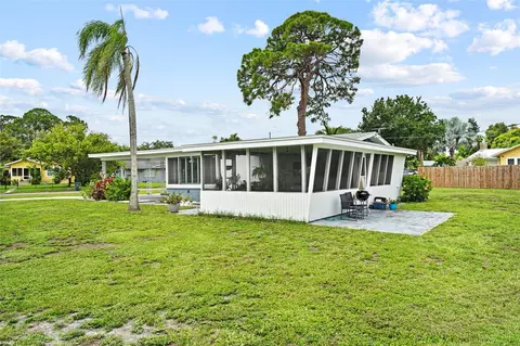 Exterior - 2237 2nd Ave E, Bradenton, FL 34208 photo 5 of 7