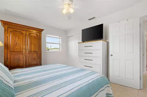 Bedroom - 2237 2nd Ave E, Bradenton, FL 34208 photo 2 of 4