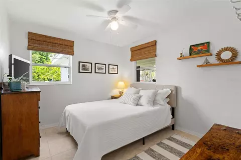 Bedroom - 2237 2nd Ave E, Bradenton, FL 34208 photo 3 of 4
