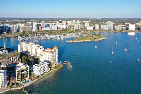 400 Golden Gate Pt #22, Sarasota, FL 34236