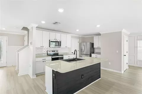 Kitchen - 12272 High Rock Way, Parrish, FL 34219 photo 3 of 6