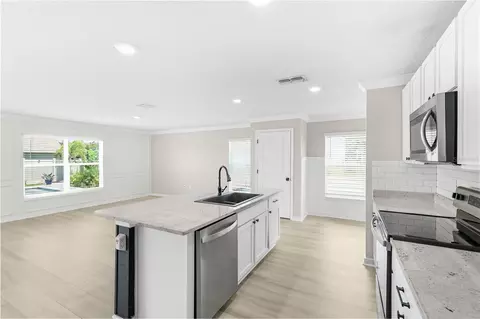 Kitchen - 12272 High Rock Way, Parrish, FL 34219 photo 5 of 6