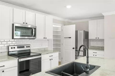 Kitchen - 12272 High Rock Way, Parrish, FL 34219 photo 4 of 6