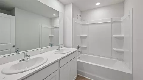 Bath - 1142 Bourbon Ave, Parrish, FL 34219 photo 3 of 3