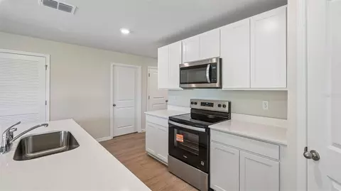 Kitchen - 1142 Bourbon Ave, Parrish, FL 34219 photo 4 of 5